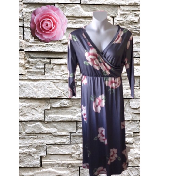 Dresses & Skirts - 🌸BEAUTIFUL FLORAL DRESS WITH A LILAC BACKGROUND🌸